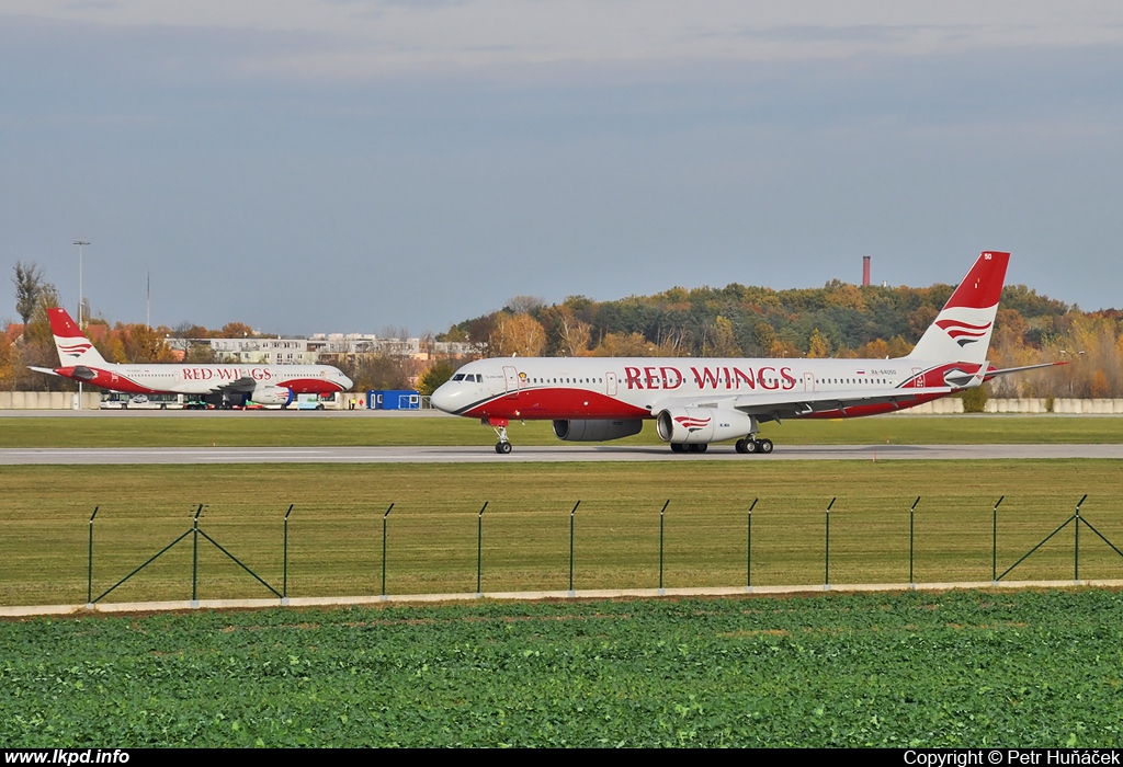 Red Wings – Tupolev TU-204-100V RA-64050