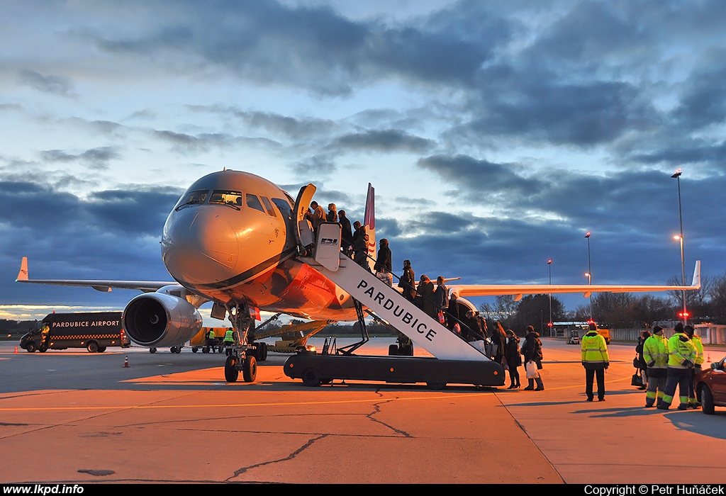 Red Wings – Tupolev TU-204-100V RA-64047