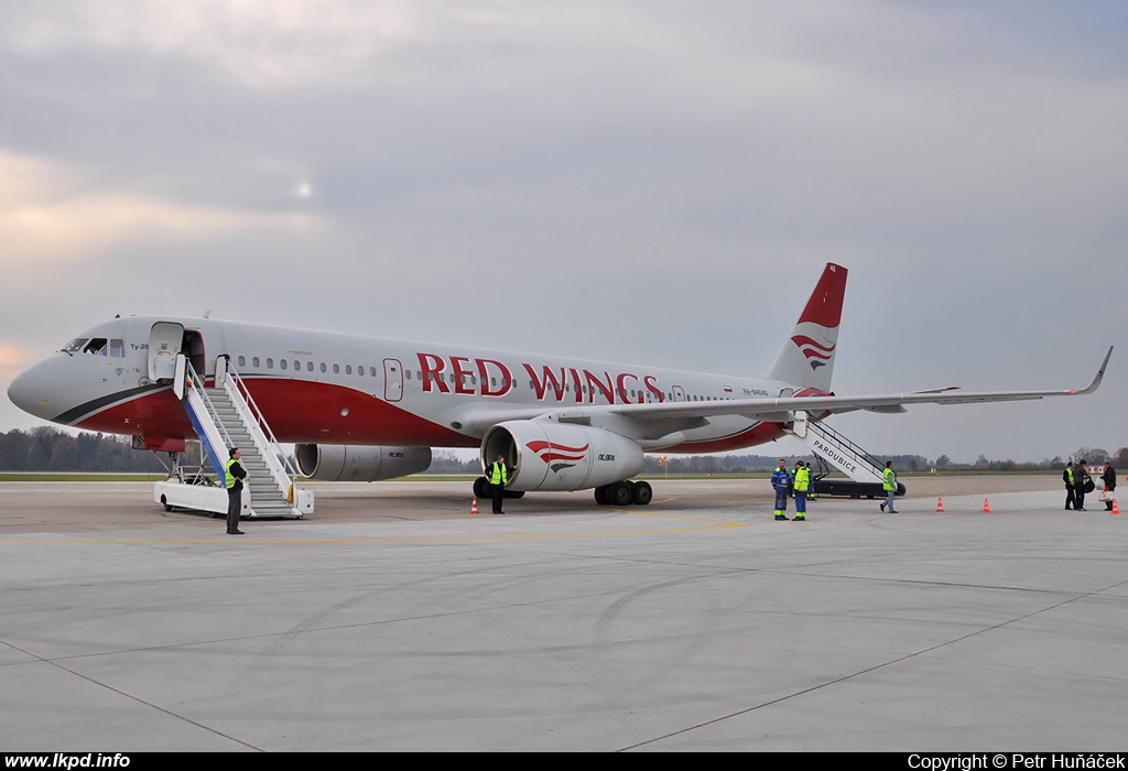 Red Wings – Tupolev TU-204-100V RA-64046