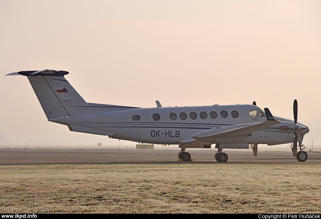 Aerotaxi – Beech 350 OK-HLB