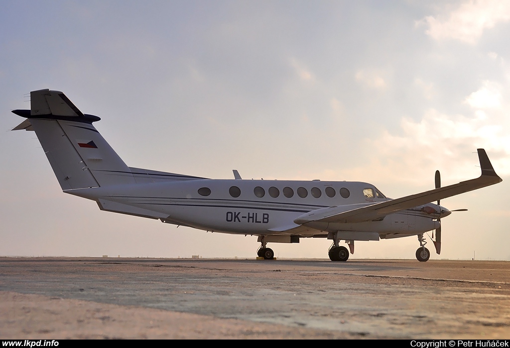 Aerotaxi – Beech 350 OK-HLB