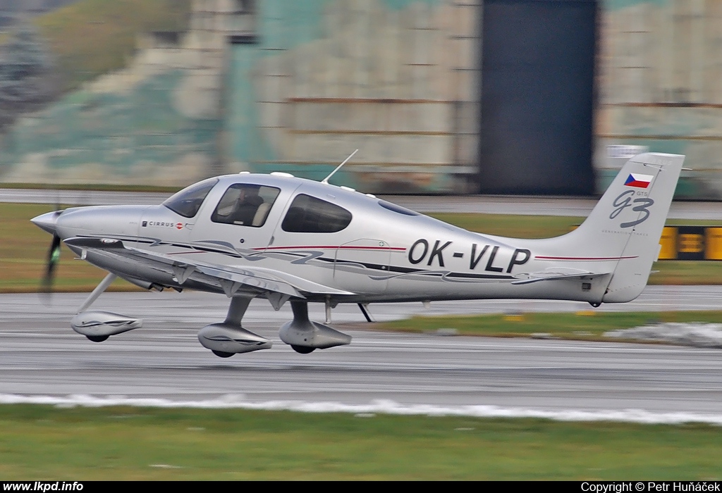 Private/Soukrom – Cirrus SR22-GTS OK-VLP