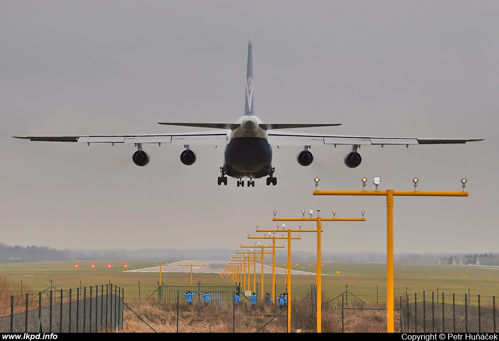 Polet Airlines – Antonov AN-124-100 RA-82068