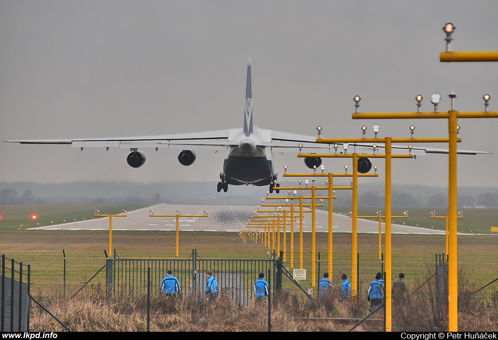 Polet Airlines – Antonov AN-124-100 RA-82068