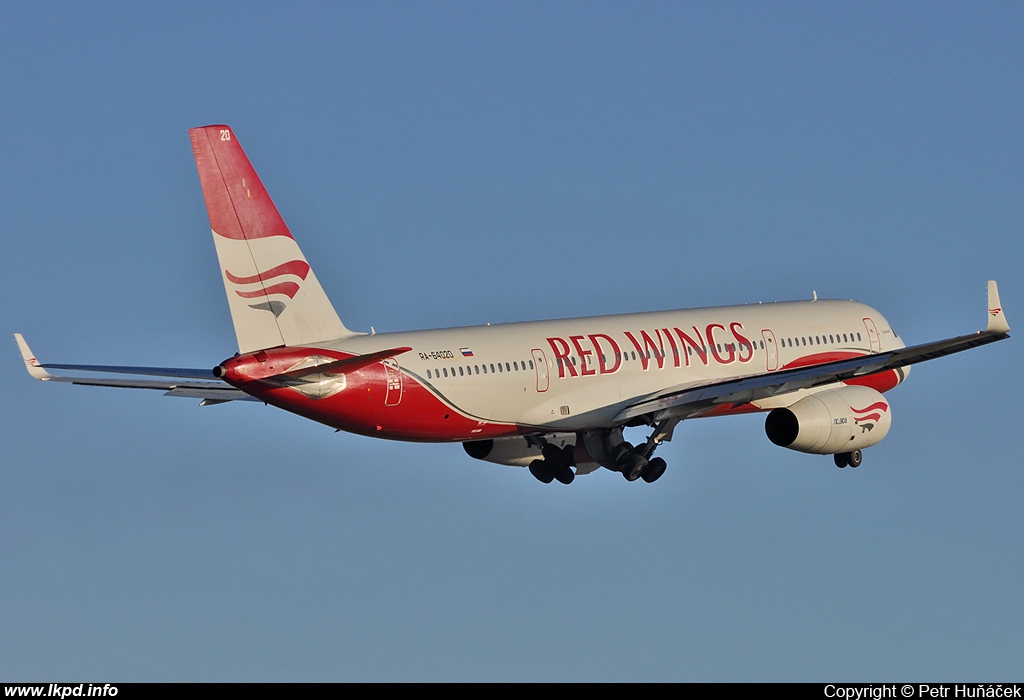 Red Wings – Tupolev TU-204-100 RA-64020