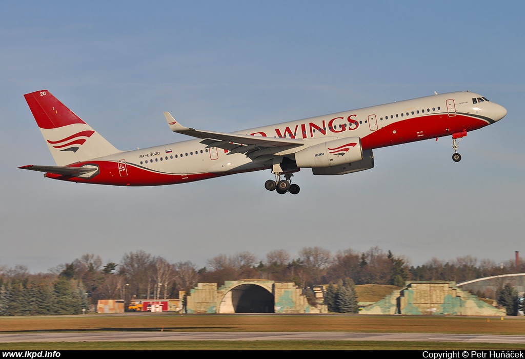 Red Wings – Tupolev TU-204-100 RA-64020