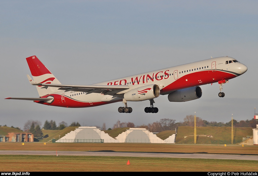 Red Wings – Tupolev TU-204-100 RA-64020