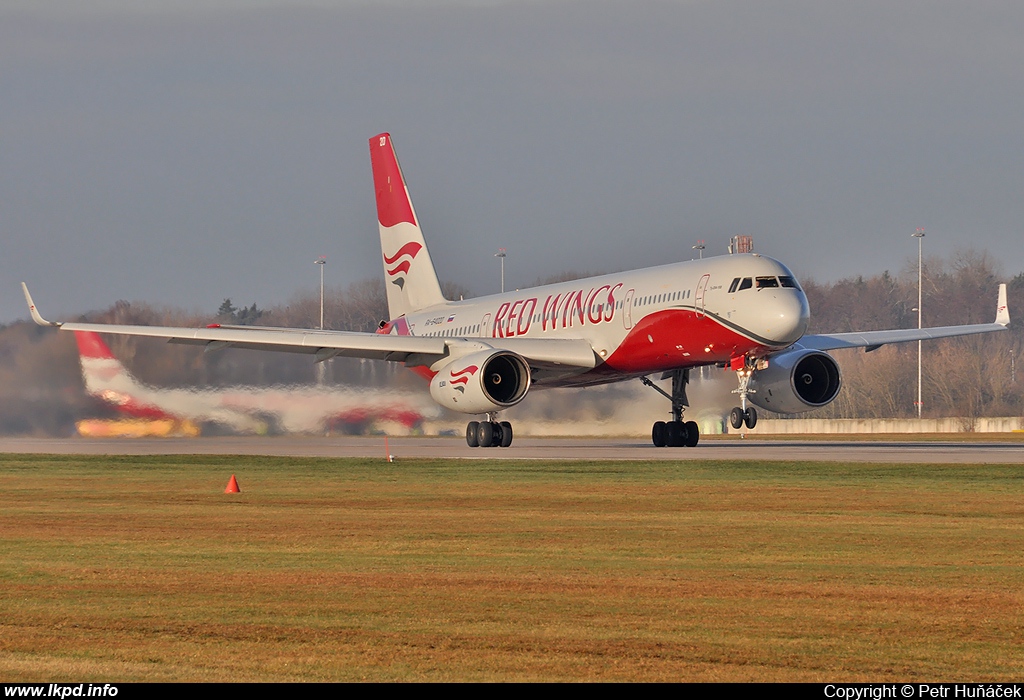 Red Wings – Tupolev TU-204-100 RA-64020