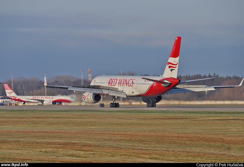 Red Wings – Tupolev TU-204-100V RA-64047