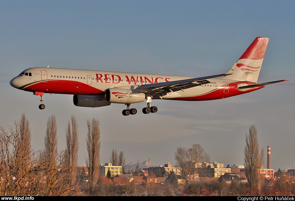 Red Wings – Tupolev TU-204-100 RA-64020