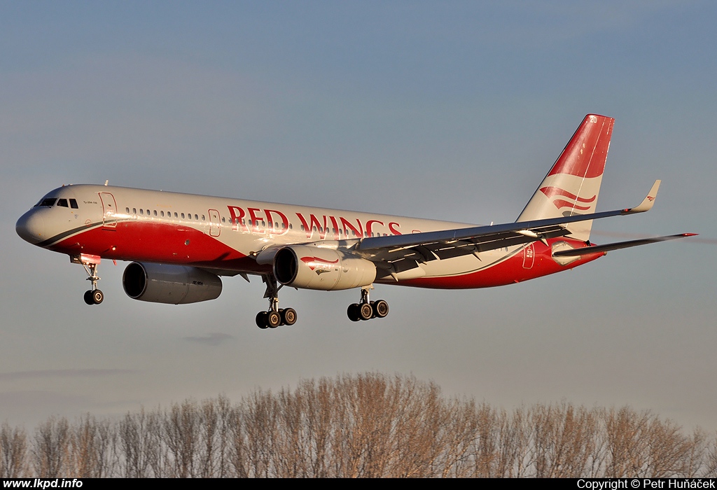 Red Wings – Tupolev TU-204-100 RA-64020