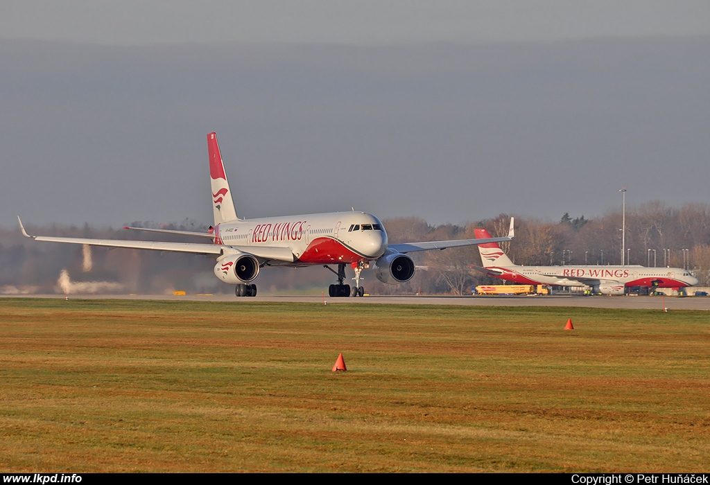 Red Wings – Tupolev TU-204-100 RA-64020