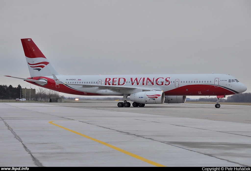 Red Wings – Tupolev TU-204-100V RA-64043