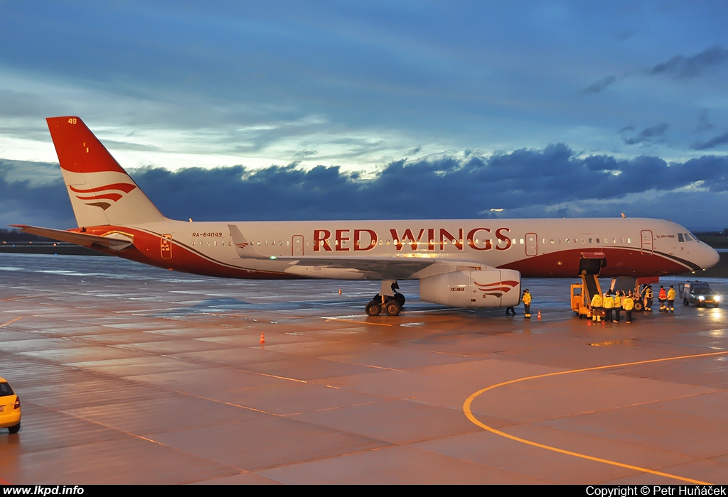 Red Wings – Tupolev TU-204-100V RA-64049