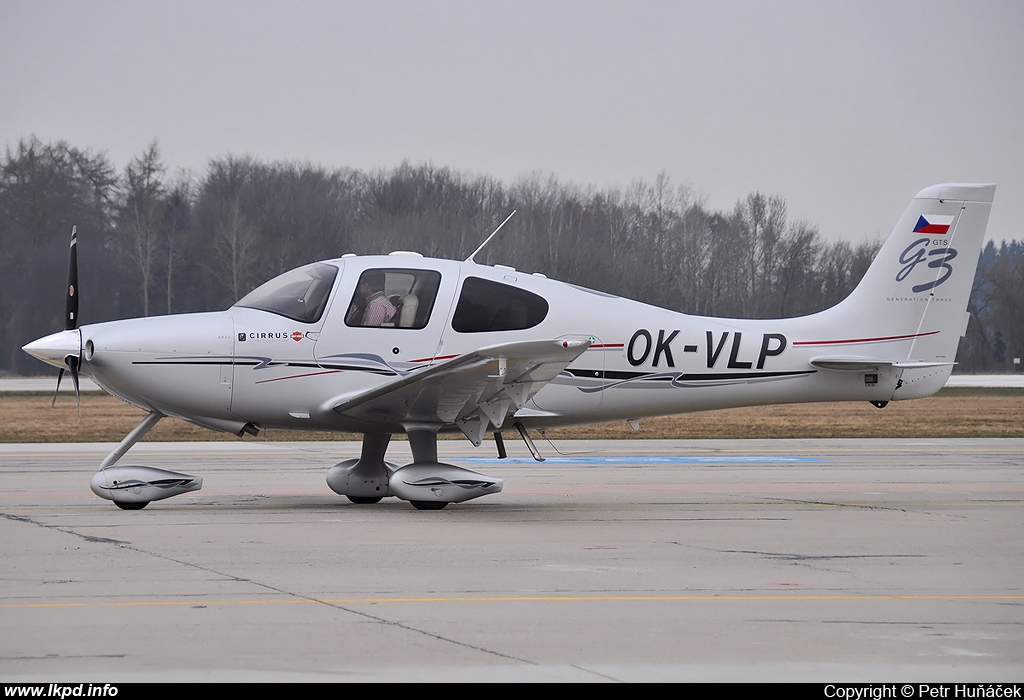 Private/Soukrom – Cirrus SR22-GTS OK-VLP