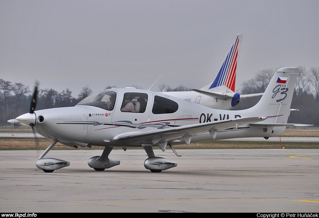 Private/Soukrom – Cirrus SR22-GTS OK-VLP