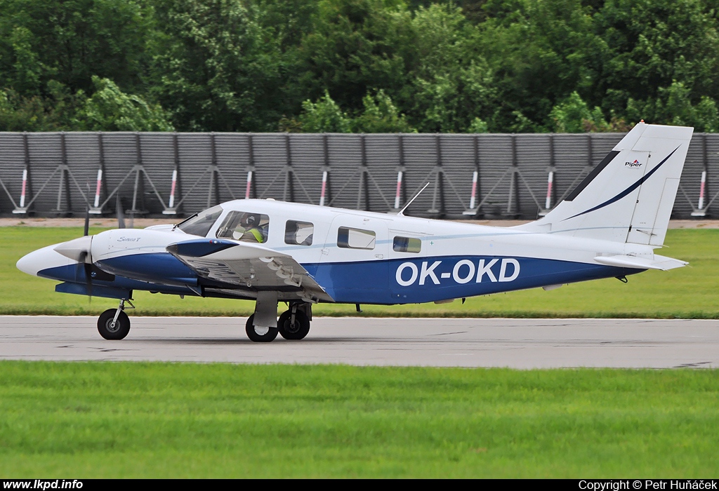 Private/Soukrom – Piper PA-34-220T Seneca V OK-OKD