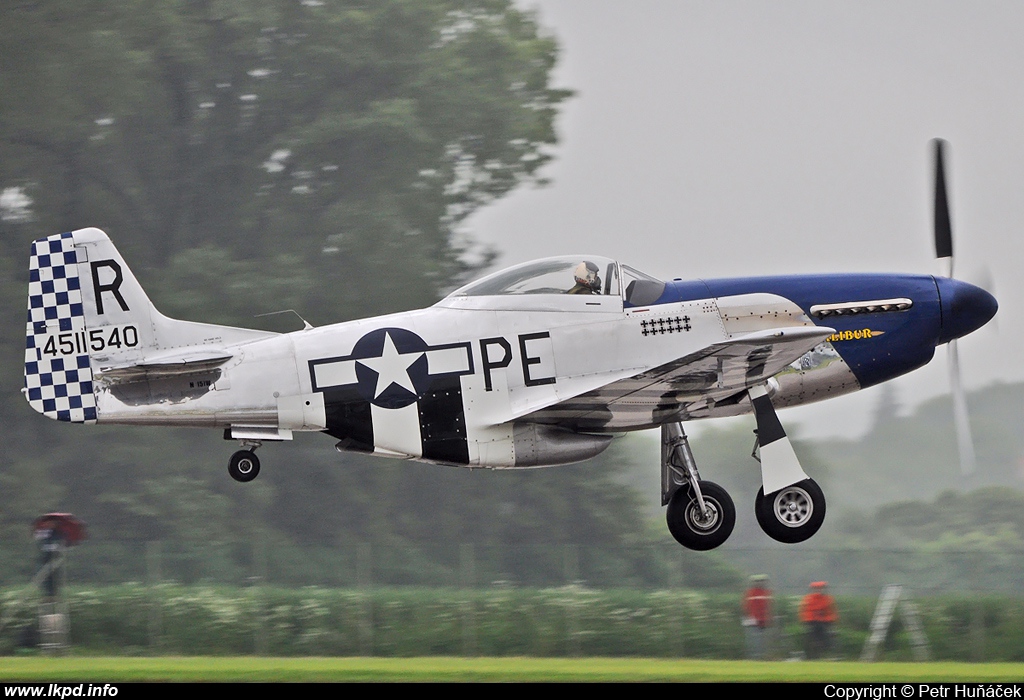 Private/Soukrom – North American P-51D Mustang NL151W