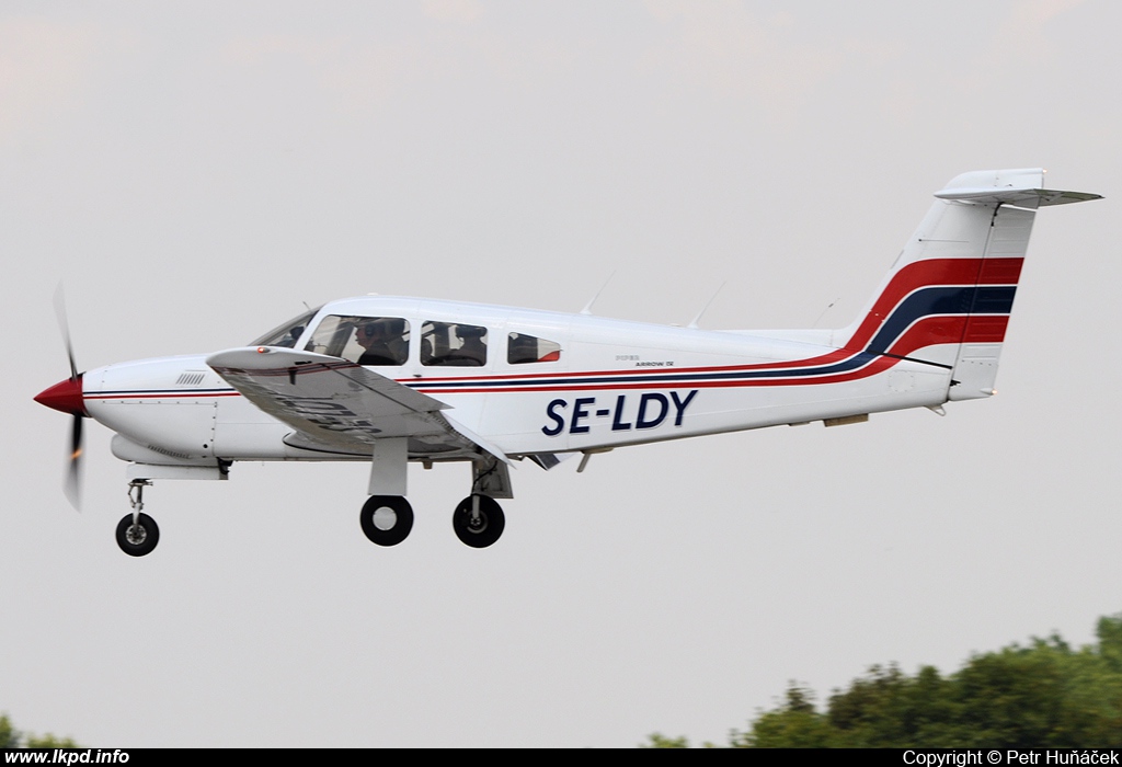 Private/Soukrom – Piper PA-28RT-201T/IV  SE-LDY