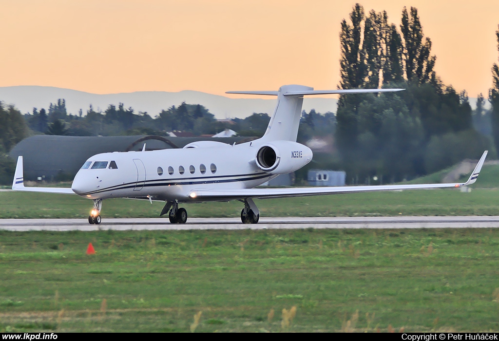 JFI Jets Russia – Gulfstream G-V N33XE