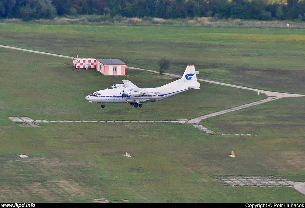 Atran – Antonov AN-12B RA-12990