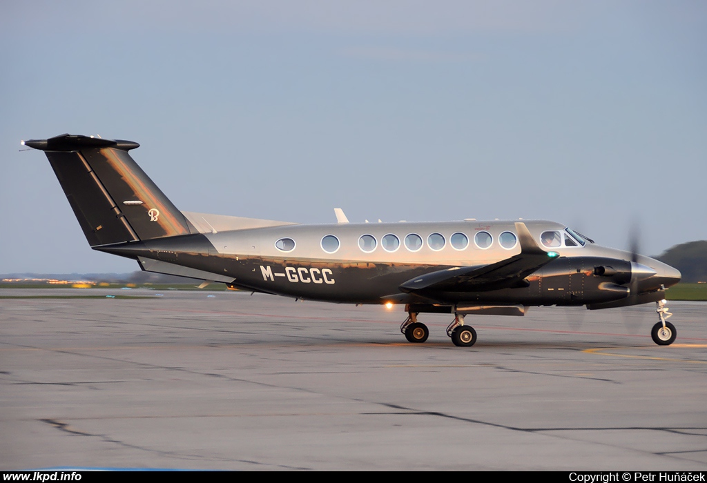 Private/Soukrom – Beech 350 M-GCCC