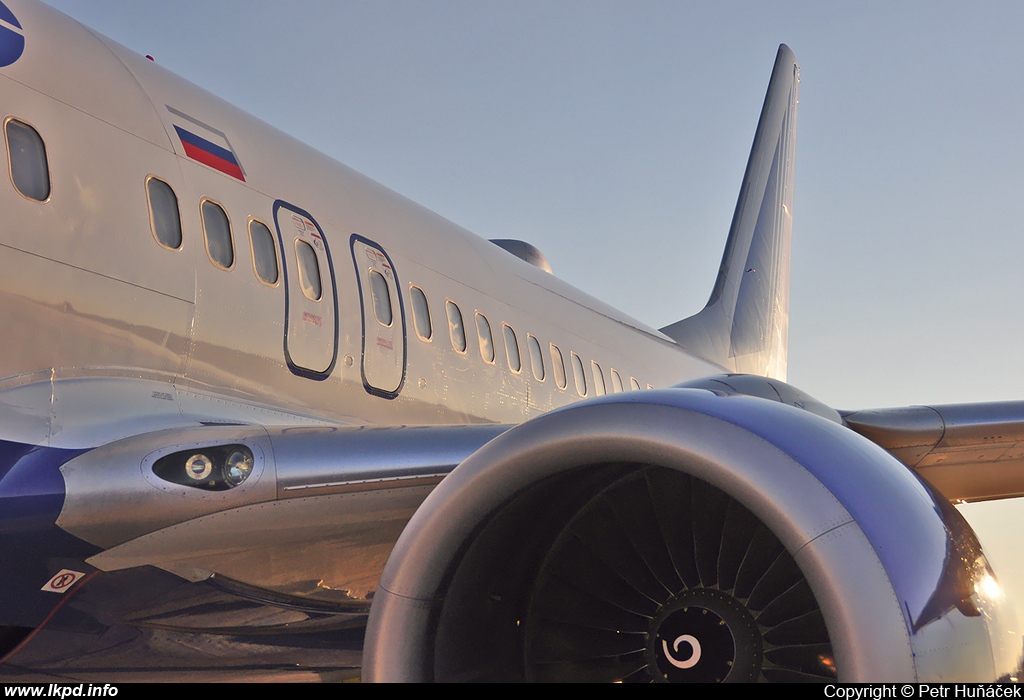 Transaero Airlines – Boeing B737-524 VP-BYN