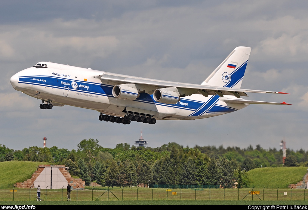 Volga-Dnepr Airlines – Antonov AN-124-100 RA-82044