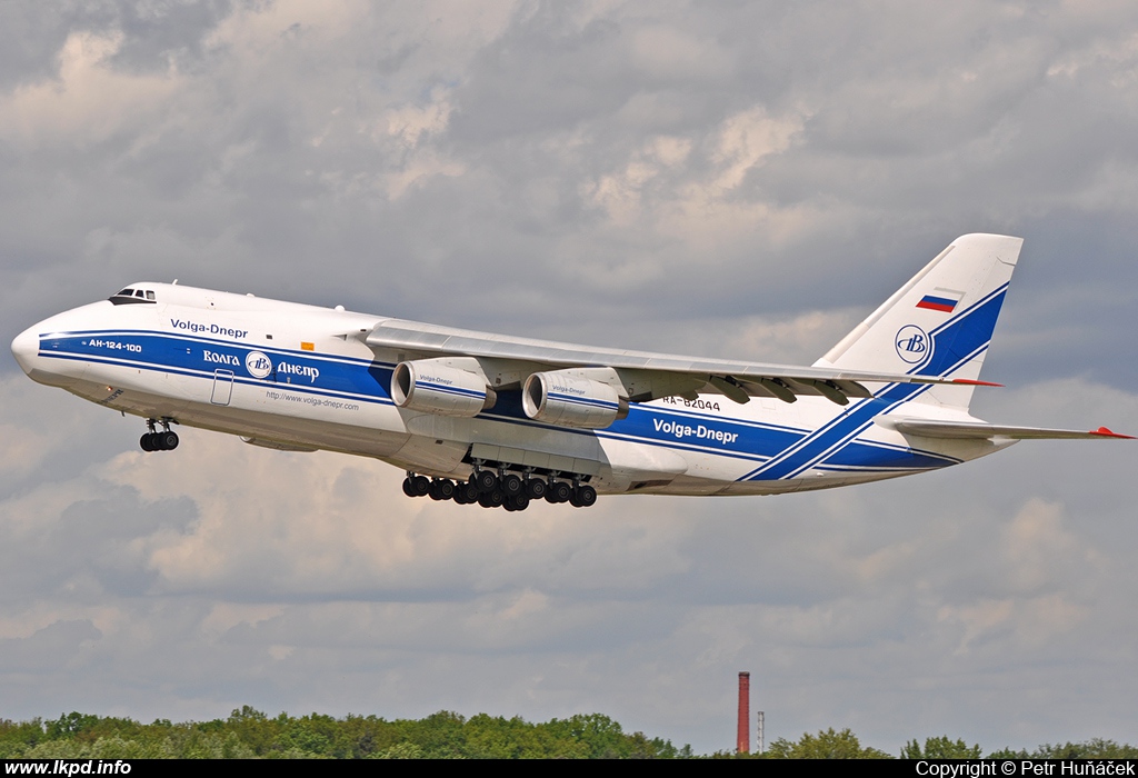 Volga-Dnepr Airlines – Antonov AN-124-100 RA-82044