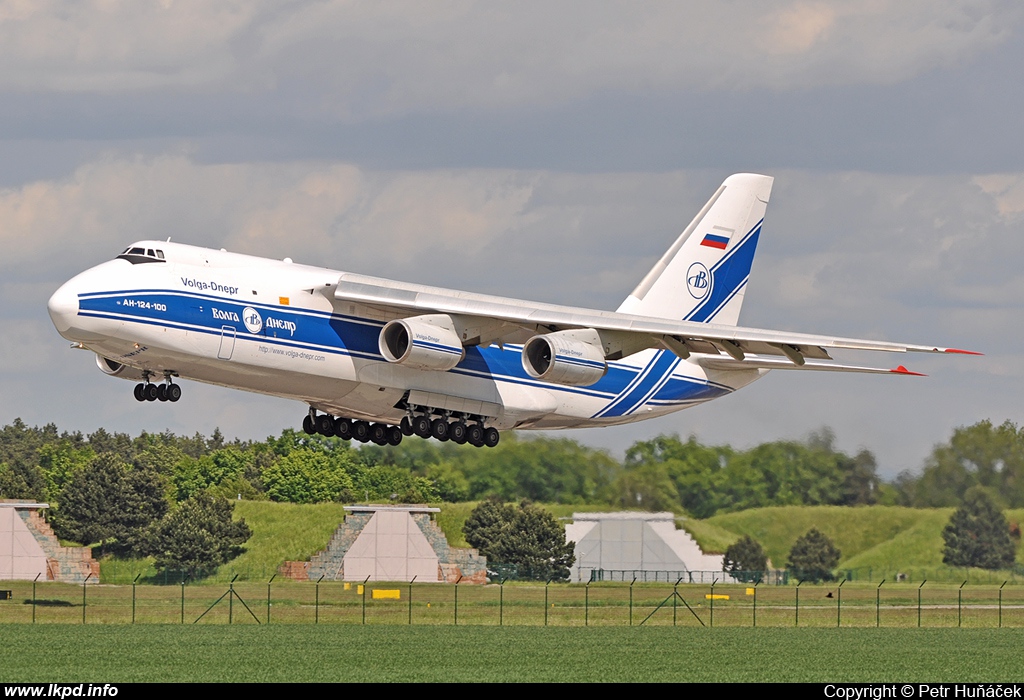 Volga-Dnepr Airlines – Antonov AN-124-100 RA-82044