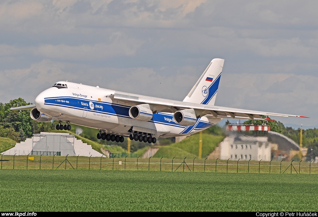 Volga-Dnepr Airlines – Antonov AN-124-100 RA-82044