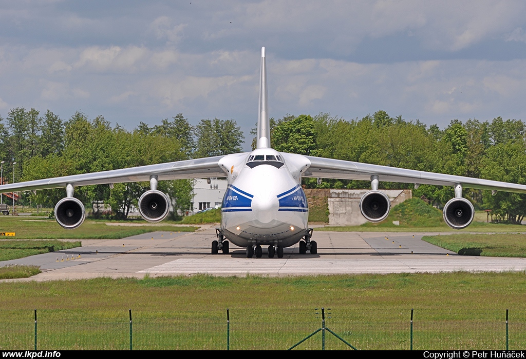 Volga-Dnepr Airlines – Antonov AN-124-100 RA-82044