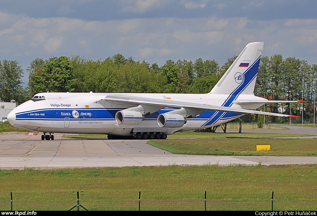 Volga-Dnepr Airlines – Antonov AN-124-100 RA-82044