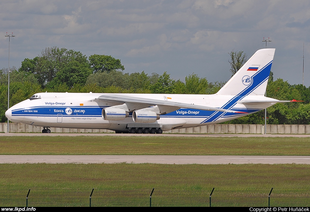 Volga-Dnepr Airlines – Antonov AN-124-100 RA-82044