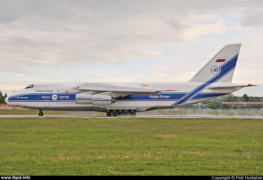 Volga-Dnepr Airlines – Antonov AN-124-100 RA-82044