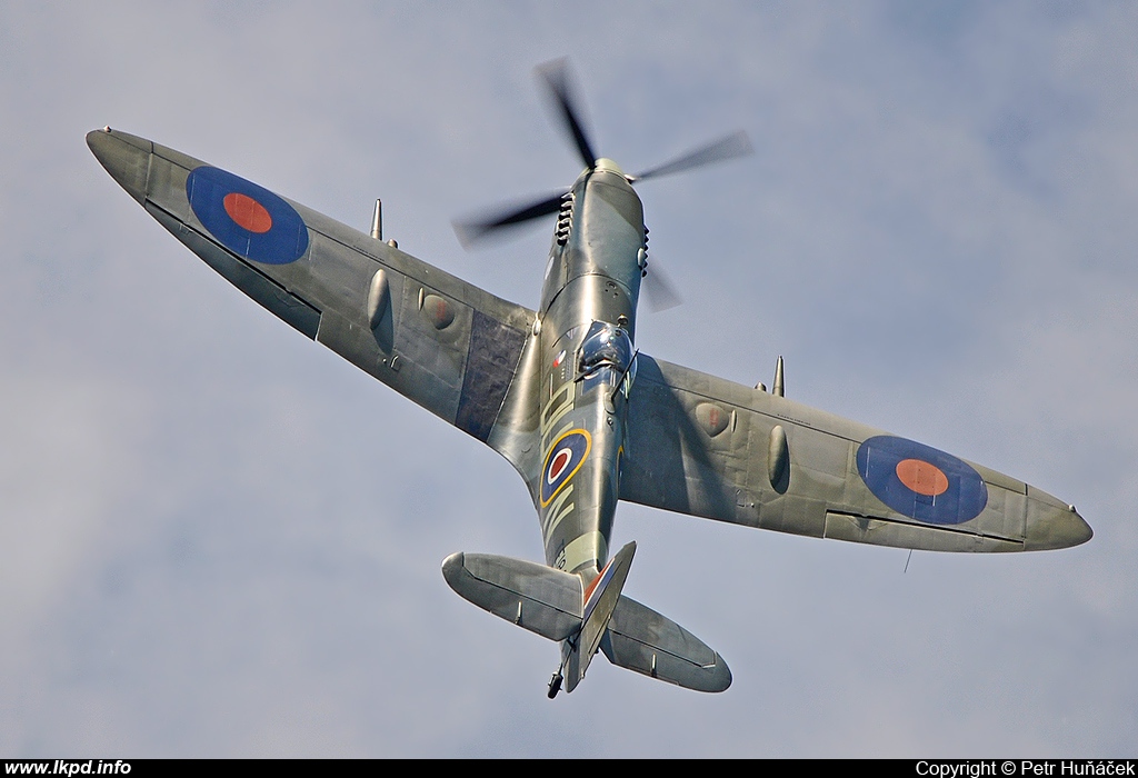 Private/Soukrom – Supermarine 361 Spitfire LF16E G-MXVI