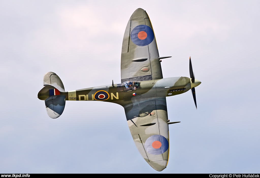 Private/Soukrom – Supermarine 361 Spitfire LF16E G-MXVI