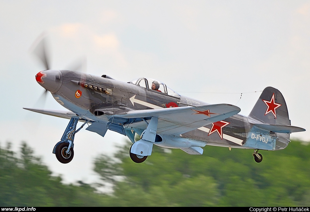 Private/Soukrom – Yakovlev YAK-3UA D-FYGJ