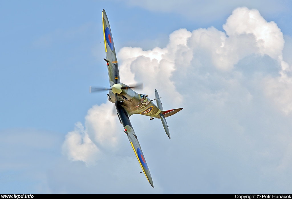 Private/Soukrom – Supermarine 361 Spitfire LF16E G-MXVI