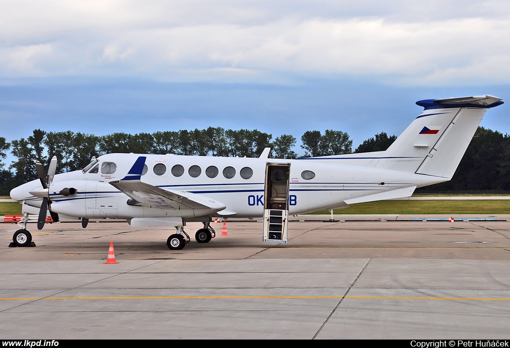 Aerotaxi – Beech 350 OK-HLB