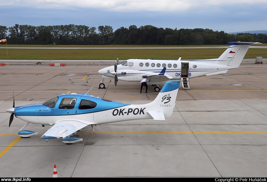 Private/Soukrom – Cirrus SR22 T OK-POK