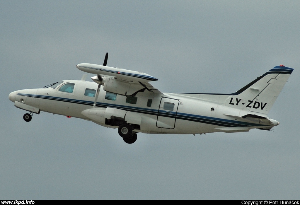 Aerotaxi – Mitsubishi MU-2B-60 LY-ZDV