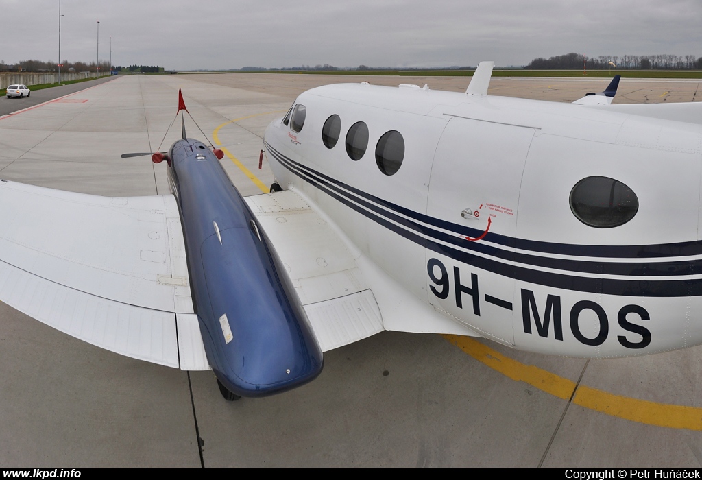 OASIS FLIGHT MALTA – Beech C-90GTX 9H-MOS