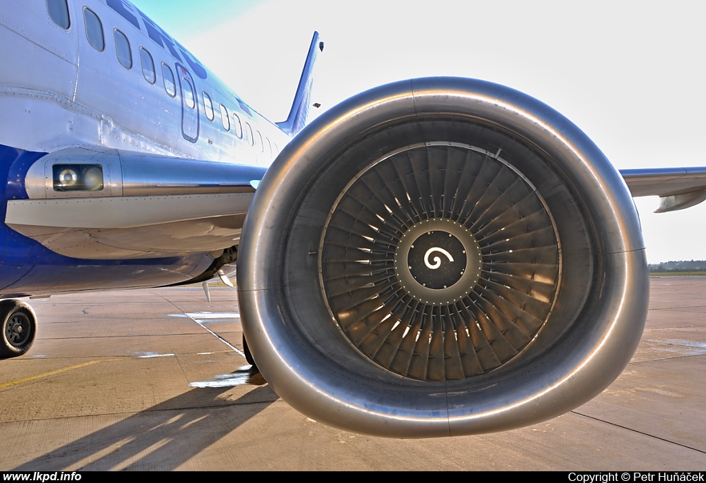 Transaero Airlines – Boeing B737-524 VP-BYJ