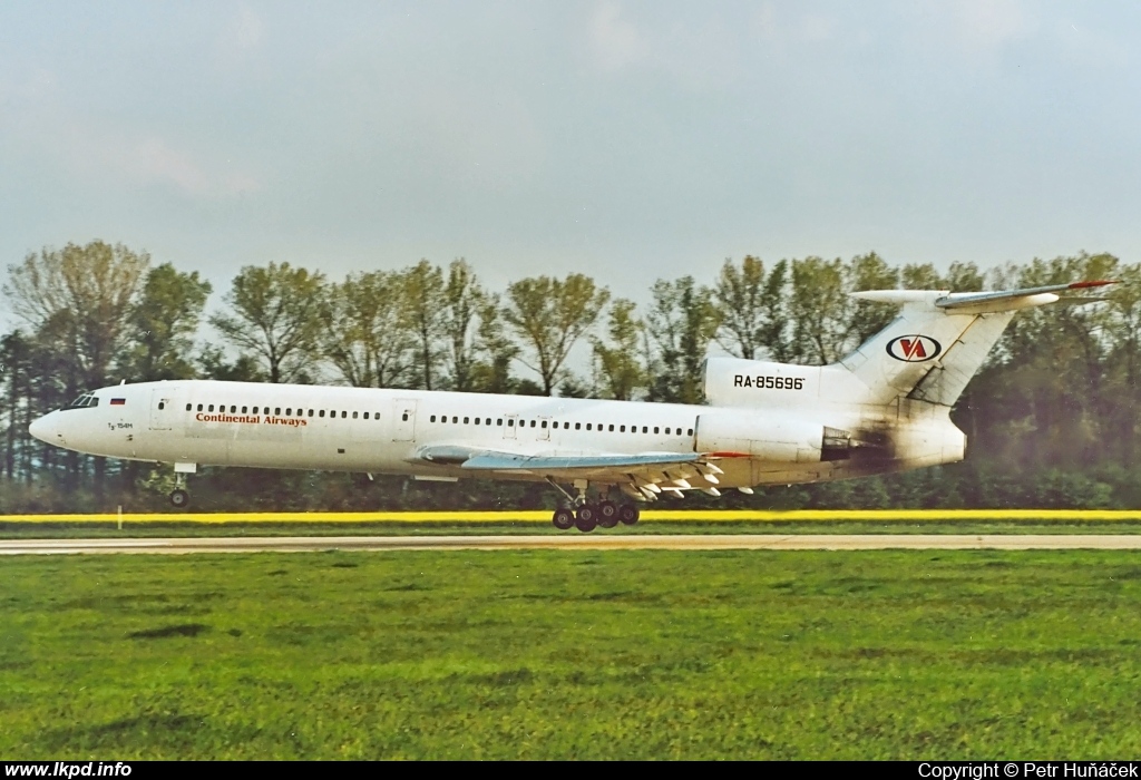 Continental Airways – Tupolev TU-154M RA-85696