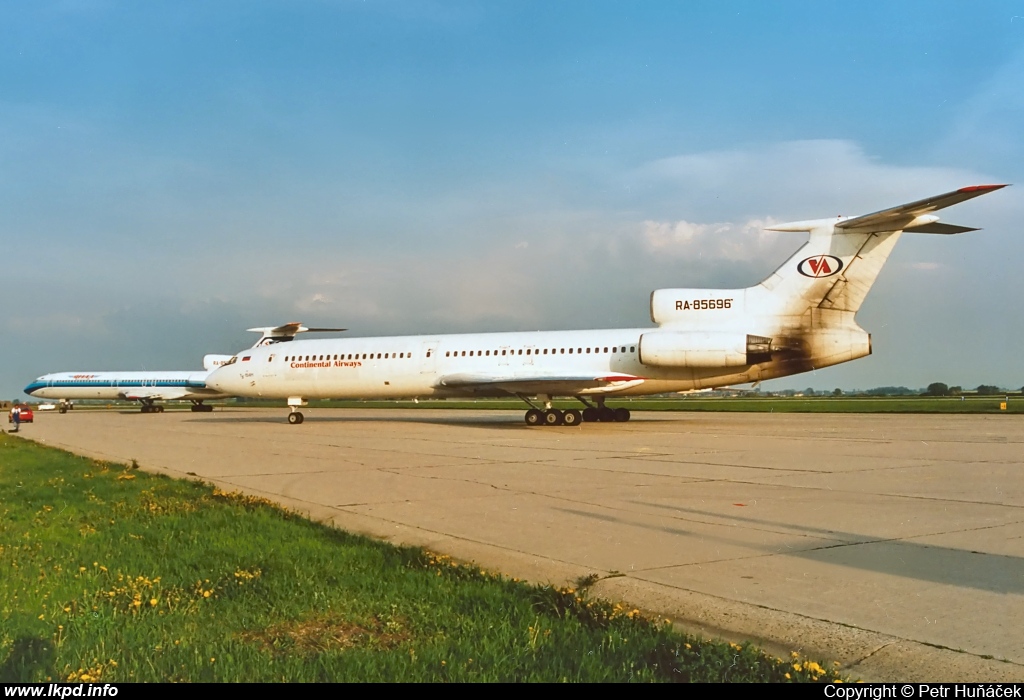 Continental Airways – Tupolev TU-154M RA-85696