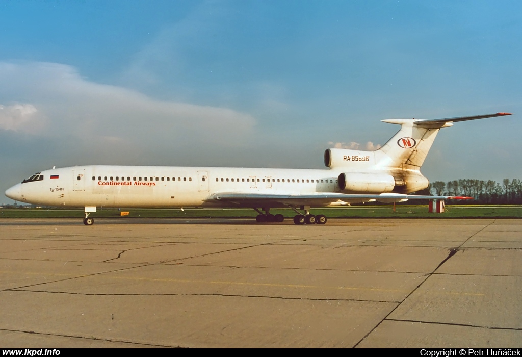 Continental Airways – Tupolev TU-154M RA-85696