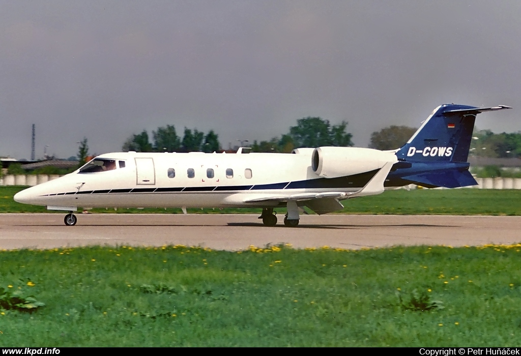 Jet Connection – Gates Learjet 60 D-COWS