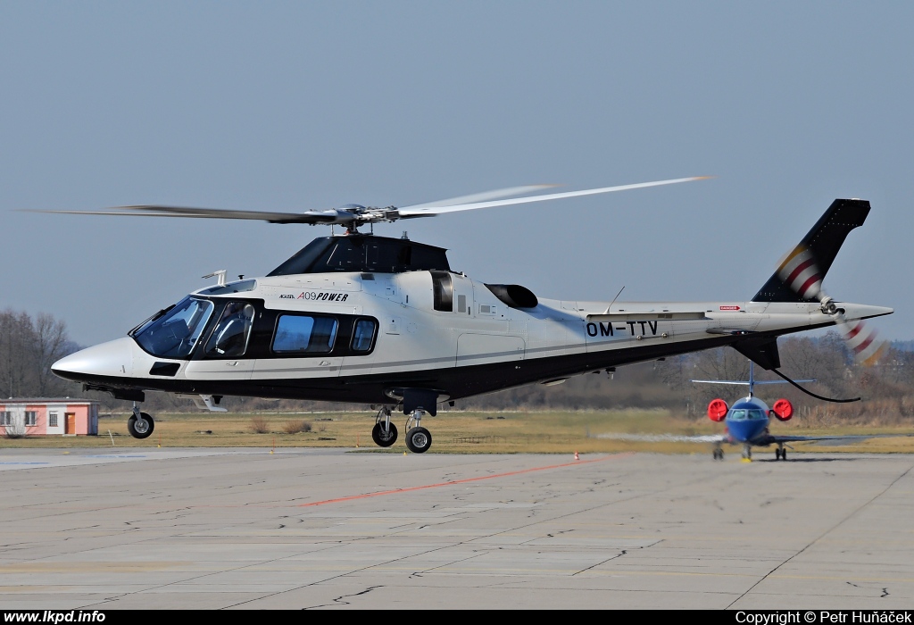 Tatra Jet – Agusta A-109E OM-TTV