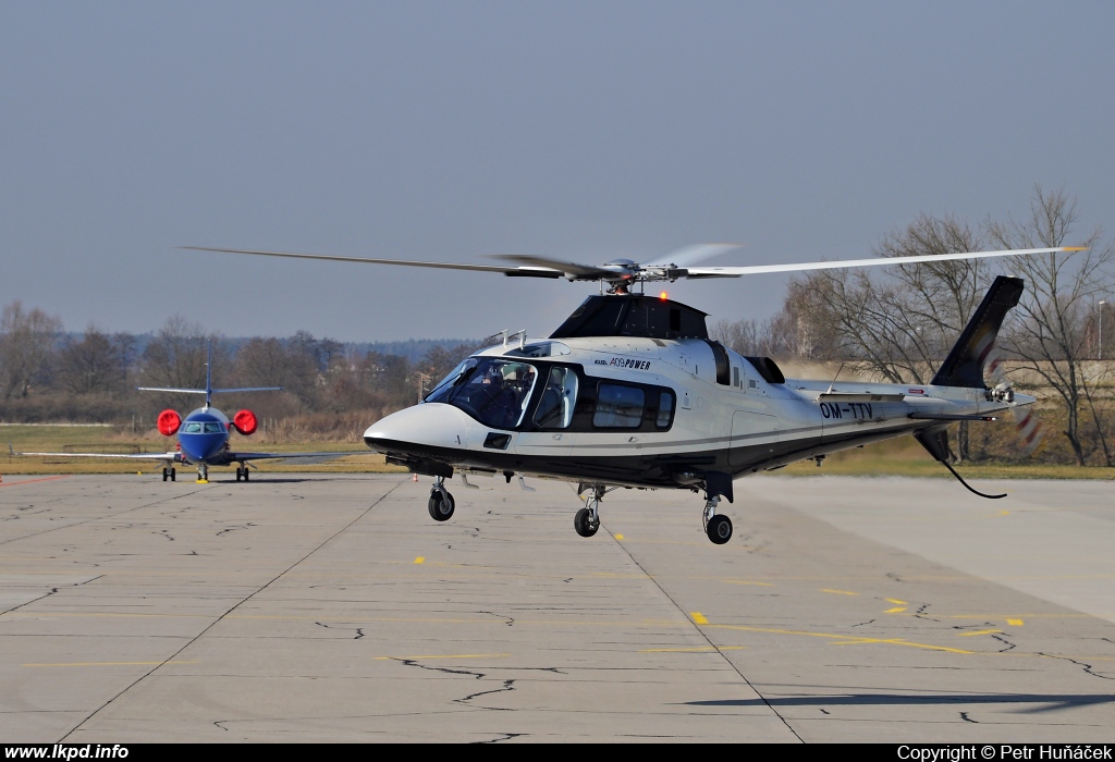 Tatra Jet – Agusta A-109E OM-TTV